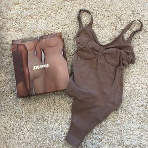 *SOLD* NEVER WORN SKIMS Sculpting Thong Bodysuit